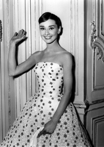 Audrey intr-o rochie simpla