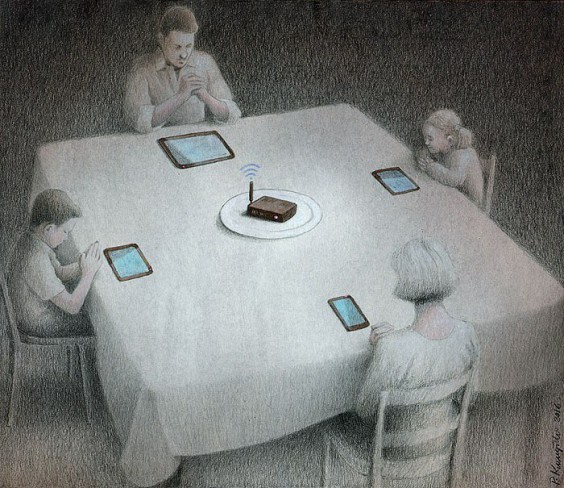 Oameni care stau la masă cu telefoanele în mâini