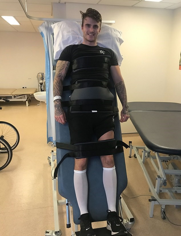Mike Newman in spital, pe un dispozitv pentru colonana