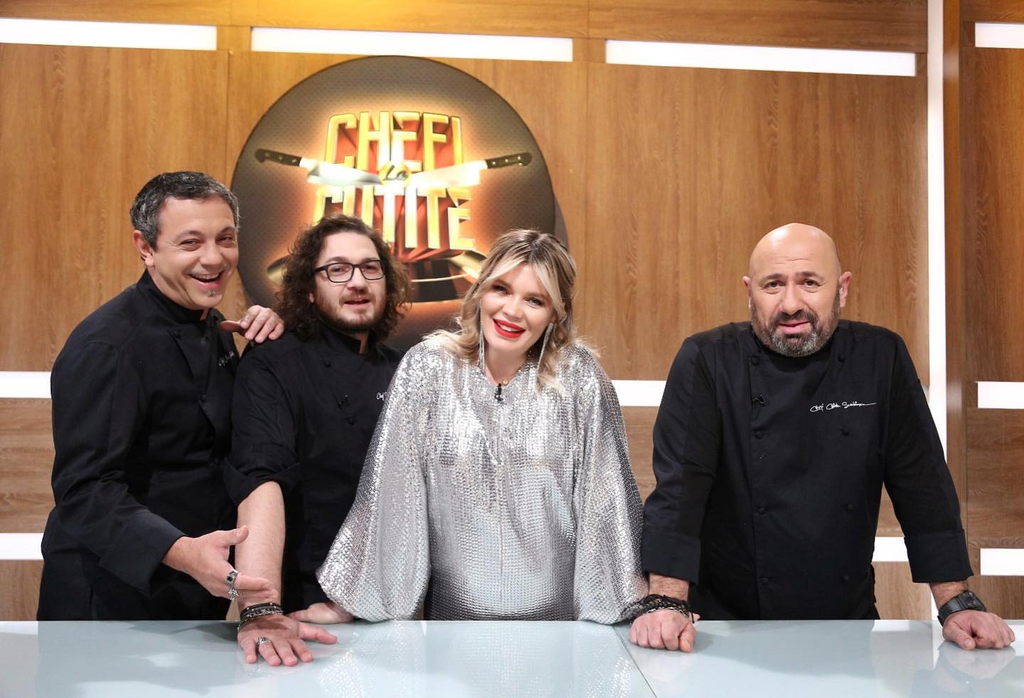 Cătălin Scărlătescu împreună cu Florin Dumitrescu, Sorin Bontea și Gina Pistol în platoul emisiunii „Chefi la Cuțite”