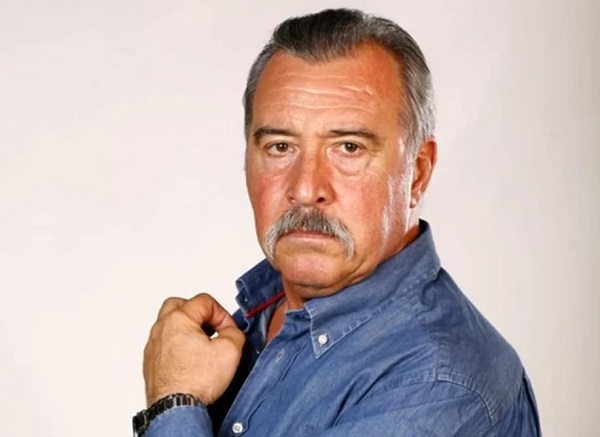 actorul costel constantin in sedinta foto