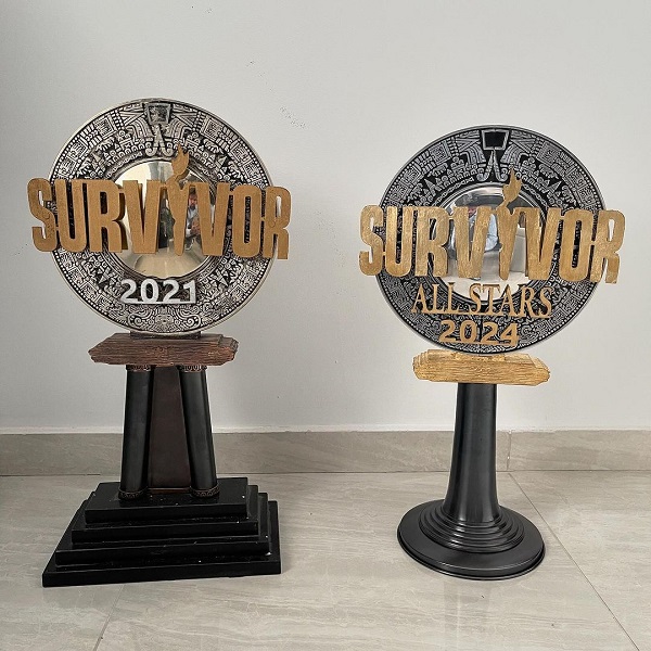 doua trofee emisiunea survivor unul langa altul ani diferiti