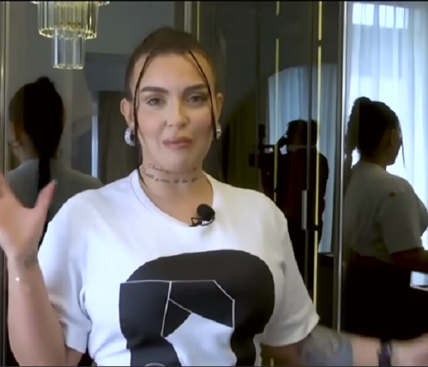 oana radu prezinta dressingul cu oglinzi la toate usile
