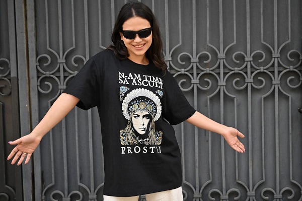 fiica cea mare a danei coteanu poarta un tricou personalizat de mama ei