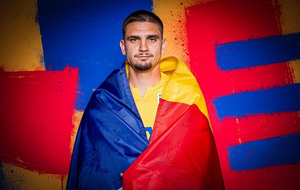 razvan marin imbracat in tricolorul romaniei