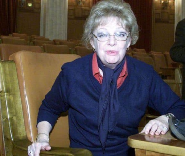 ileana stana ionescu actrita imbracata in bleumarin spune ceva