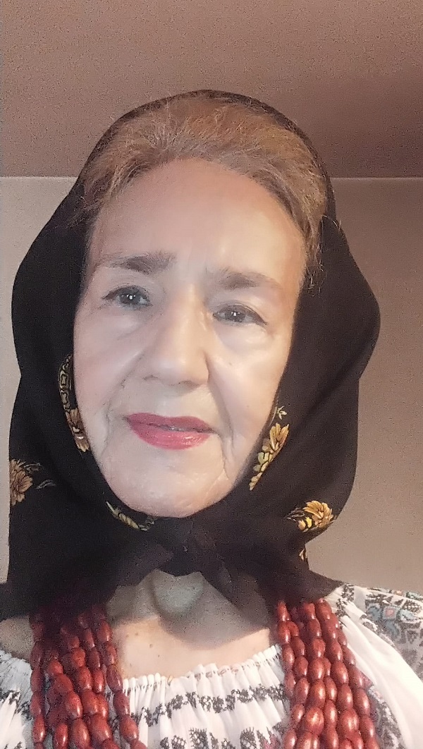 sofia vicoveanca selfie cu batic negru in cap