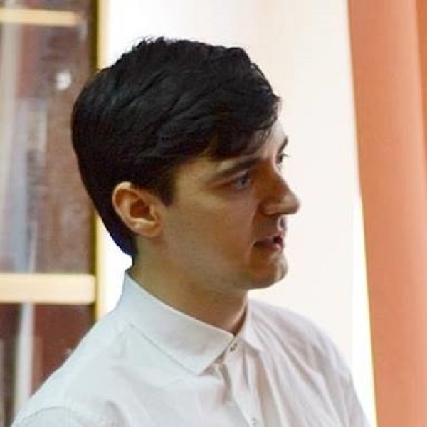 fotografie cu andrei nae profesor de limba engleza universitatea bucuresti
