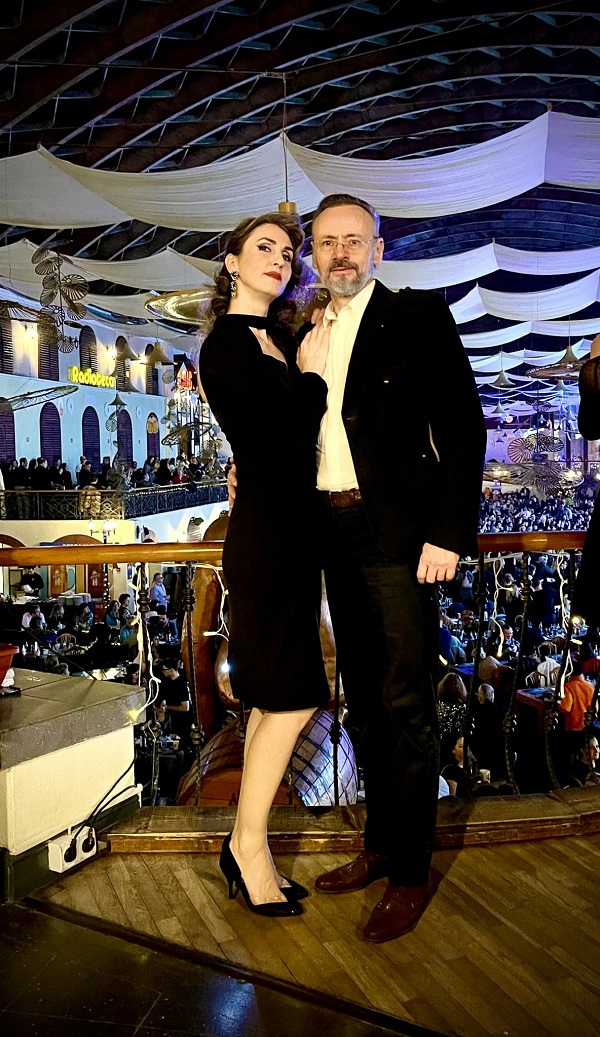 doctor elena nechifor si mihai albu imbracati in negru la un evenimen