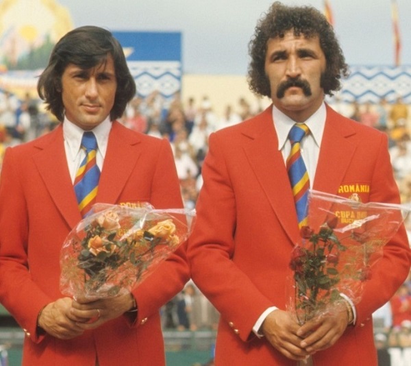 ion tiriac si ilie nastase in tinerete imbracati in rosu
