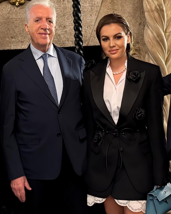romina gingasu alaturi de sotul ei imbracati in negru pentru un eveniment
