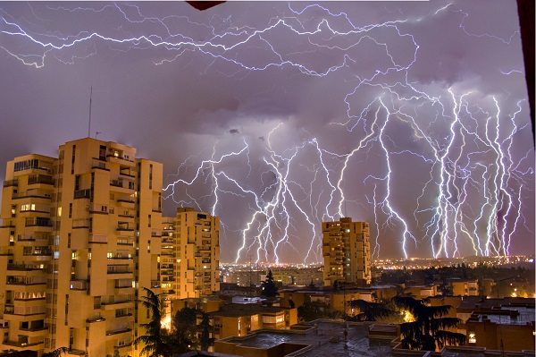 tunete deasupra bucurestiului
