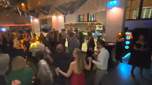 imagini cu nuntasii la hora la nunta lui silviu biris
