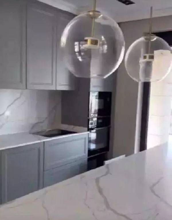 bucataria din casa vladutei lupau cu becuri moderne
