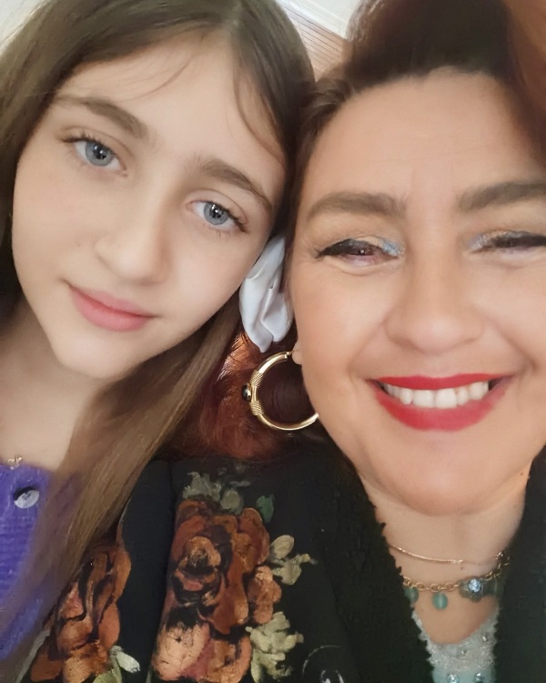 rona hartner selfie alaturi de fiica ei blonda cu ochi albastri