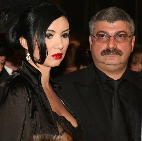 silviu prigoana si adriana bahmuteanu la brat suparati amandoi imbracati in negru