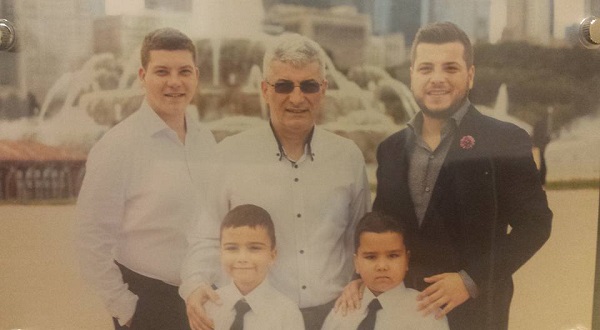 silviu prigoana in poza alaturi de baietii mari si cei mici