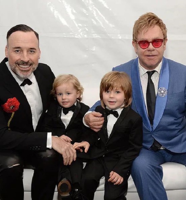 elton john alaturi de sotul sau si cei doi baieti adoptati