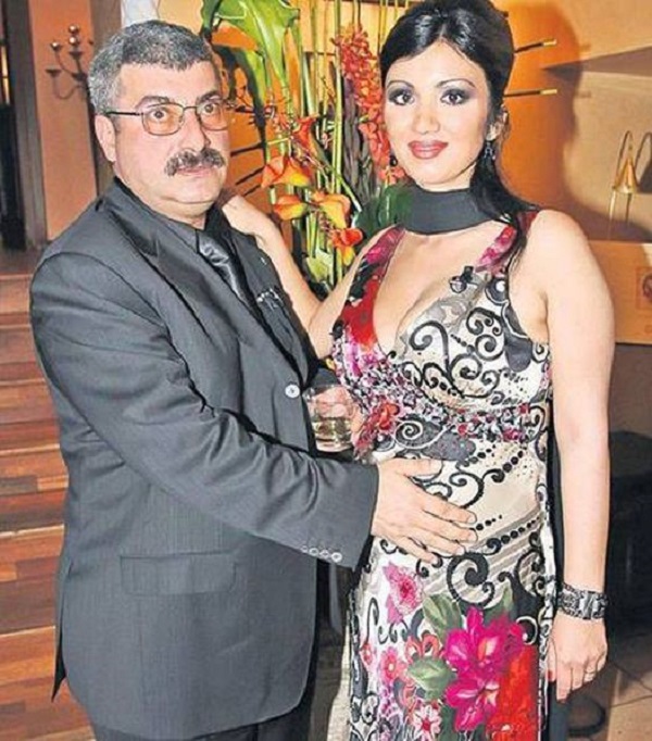 adriana bahmuteanu este tinuta in brate de silviu prigoana