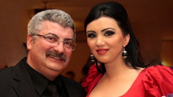 adriana bahmuteanu imbracata in rosu alaturi de silviu prigoana