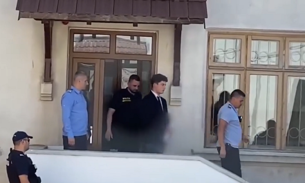 mario iorgulescu cu catuse la maini inconjurat de politie iese de la audieri