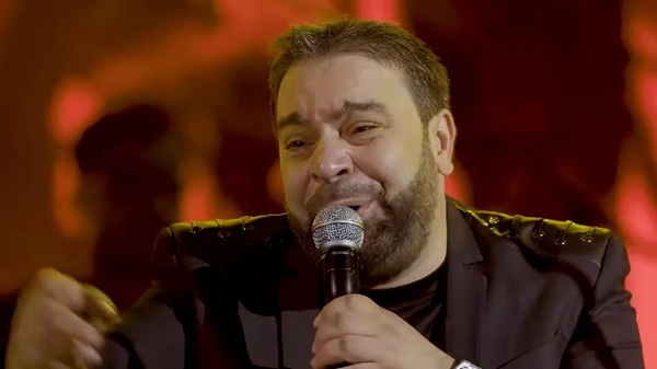 cantaretul de manele florin salam canta la microfon