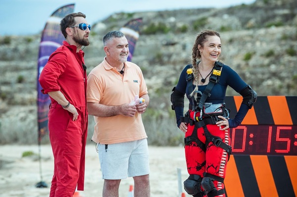 leonard doroftei alaturi de sotia sa si dani otil pe platourile de filmare ale emisiunii power couple