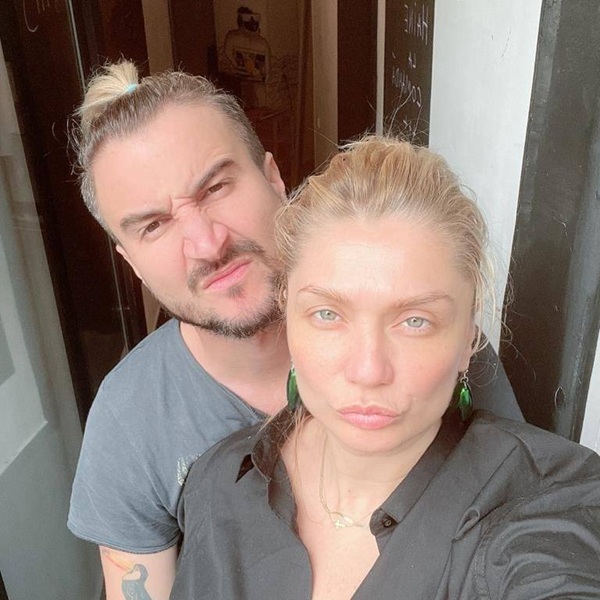 cristina cioran selfie cu alex dobrescu in timp ce se stramba