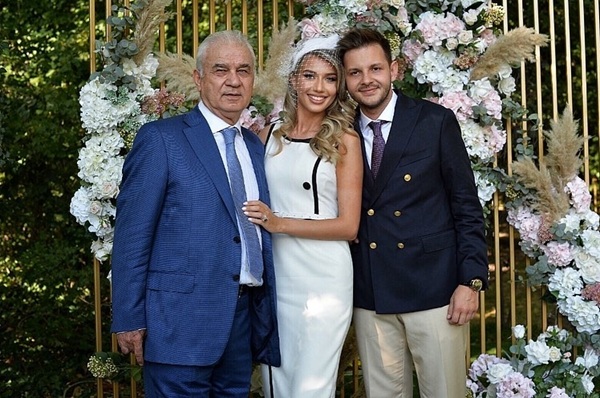 anghel iordanescu alaturi de fiul sau andrei si de fiica sa maria
