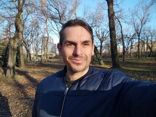 selfie facut de ciprian azoitei in natura intr-o padure