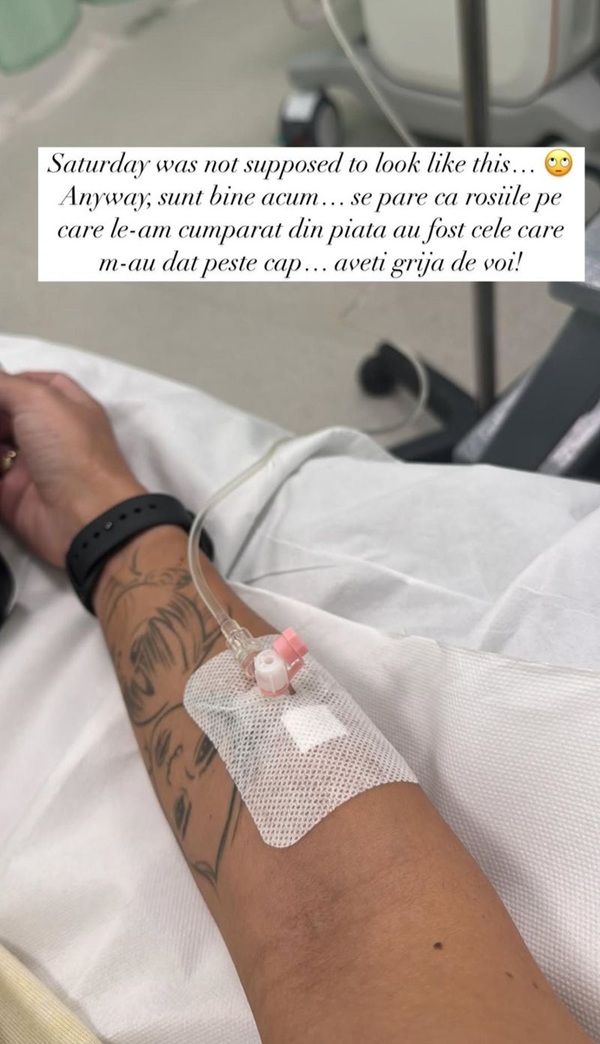 mana cu tatuaje laperfuzii pe un pat de spital