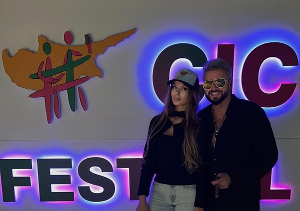 catalin botezatu si iubita lui la un eveniment intr un club
