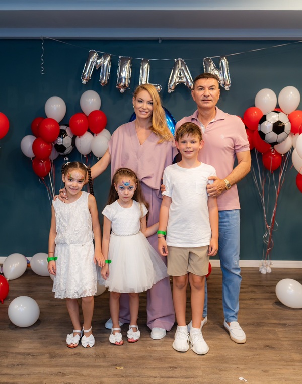 valentina pelinel cristi borcea si cei trei copii ai lor de ziua lui milan