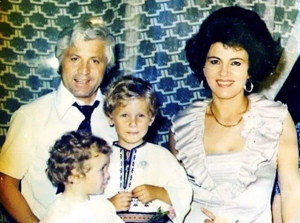 fotografie veche cu ion cernea irina loghin si cei doi copii ciprian si irinuca