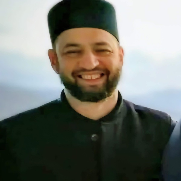 parintele horia alexandru gradinaru zambind