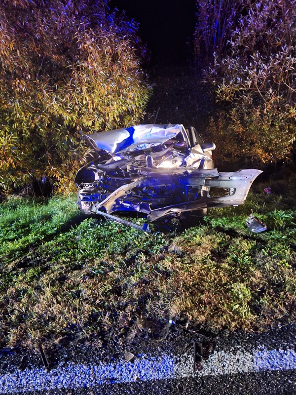 imgini cu o masina de la locul accidentului