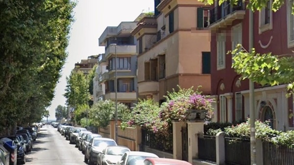 cartier din italia unde a alex vladic si-a pierdut viata blocuri copaci si masini parcate