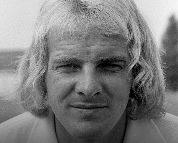 imagine alb negru cu terry yorath