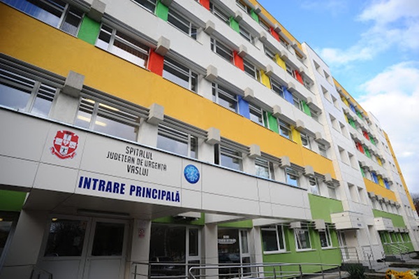 fotografie cu intrarea in spitalul din vaslui