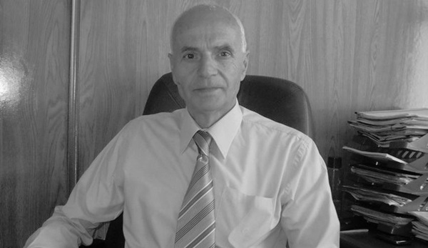 foto alb negru cu ilhan mustafa&acirc;