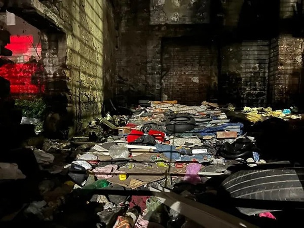 loc plin de gunoaie unde a fost descoperit trupul unei romance in italia