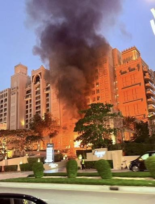 explozie la un hotel din dubai cu spatiu verde si fum