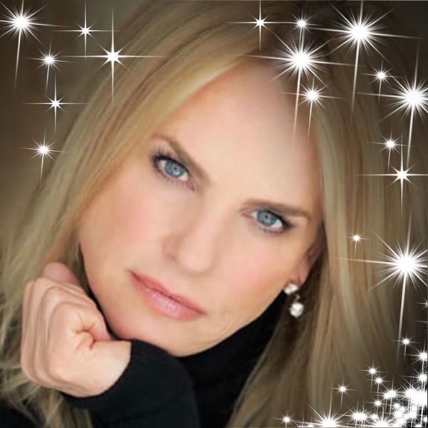 actrita jennifer runyon cu parul blond machiaj discret inconjurata de stelute