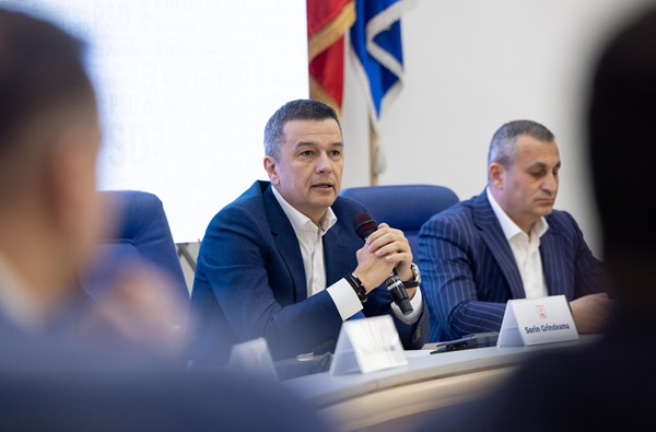 sorin grindeanu in costum albastru si camasa alba la masa discutiilor