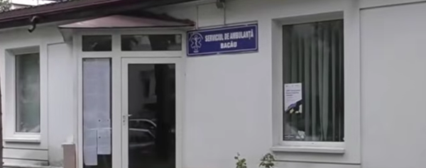imagine cu intrarea in serviciul de ambulanta bacau