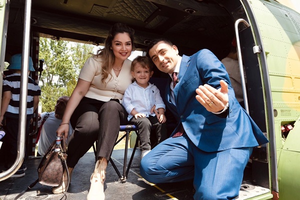 ilinca simion impreuna cu george simion si copilul lor radu