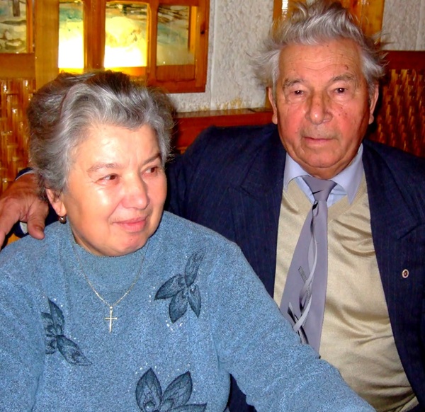 maru diaconescu in bluza bleu si nicolae diaconescu in costum