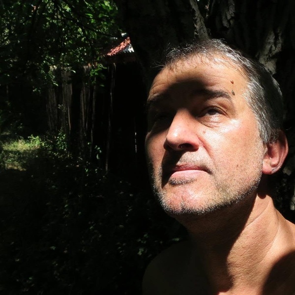mario diaconescu afara la umbra priveste in sus