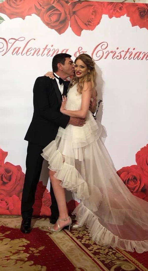 valentina pelinel in rochie de mireasa alaturi de cristi borcea in costum negru de mire