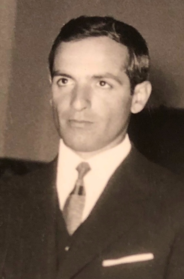 stefan banica senior poza alb negru in costum si cravata